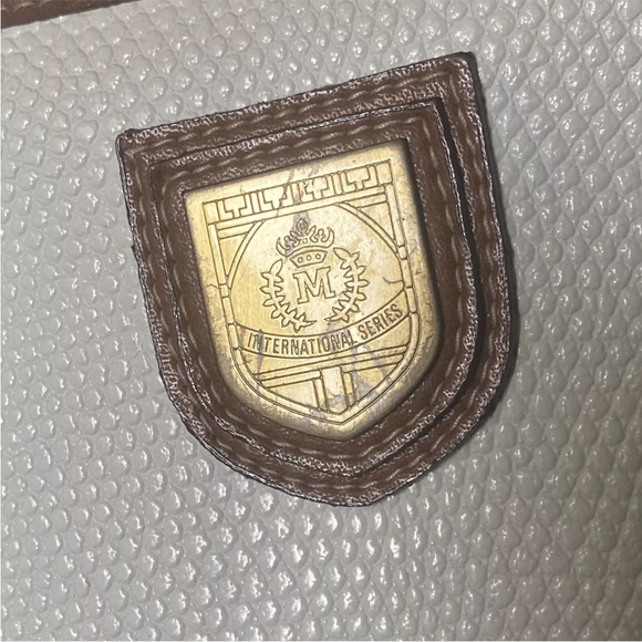 M international series leather shoulder bag (BD) - Picture 10 of 10